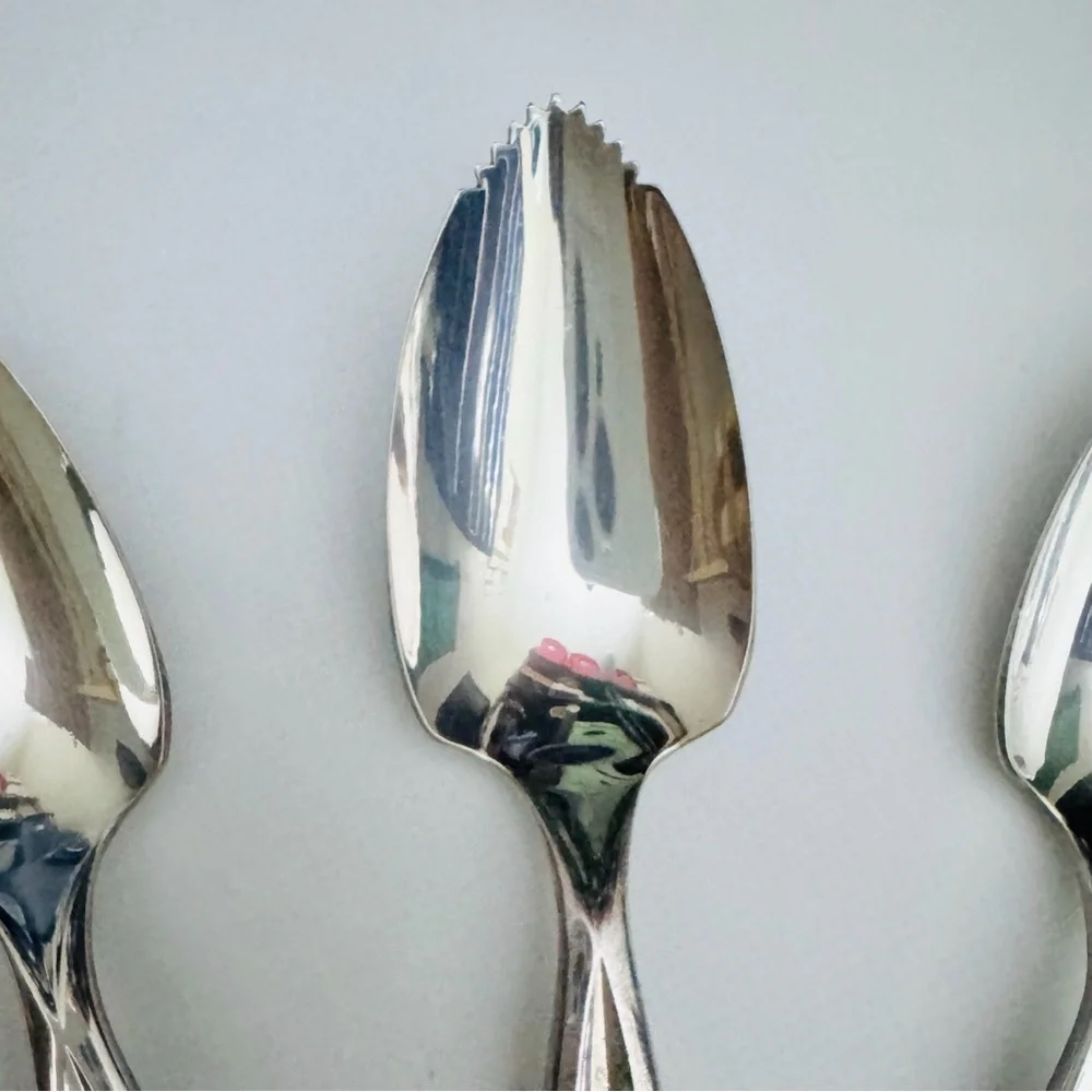 Vintage 1960s Wm Rogers Silverplate Grapefruit Spoons Set of 4 Serrated Flatware